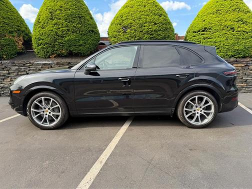 Jet Black Metallic 2019 Porsche Cayenne S
