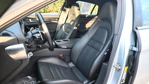 2023 Porsche Panamera 4 Platinum Edition