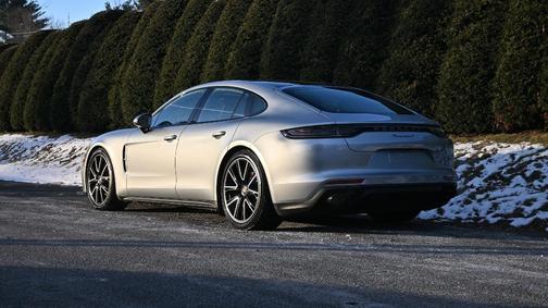 2023 Porsche Panamera 4 Platinum Edition