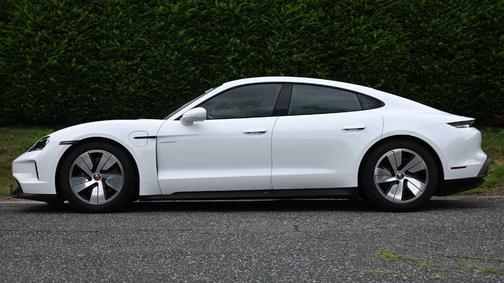 2025 Porsche Taycan 