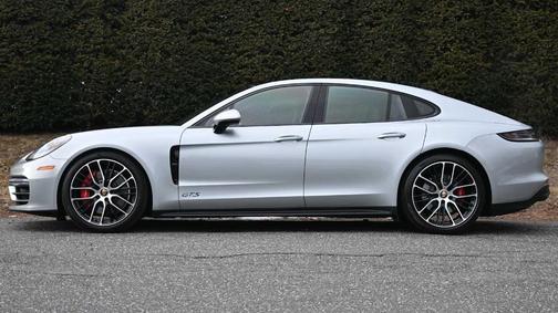 2022 Porsche Panamera GTS