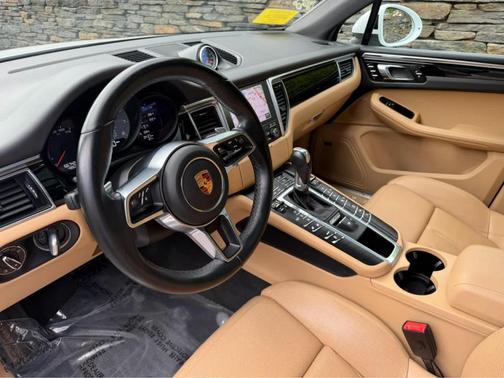 White 2018 Porsche Macan S