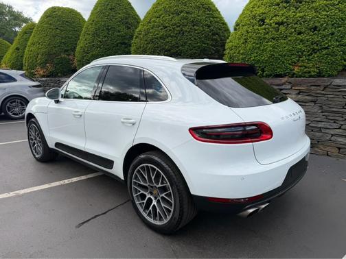 White 2018 Porsche Macan S