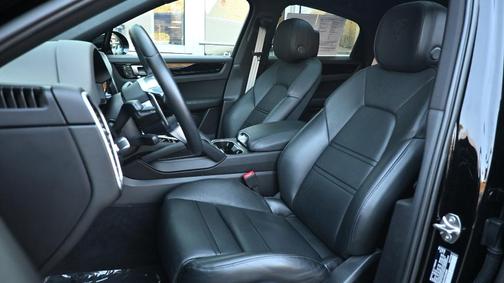 2023 Porsche Cayenne Platinum Edition