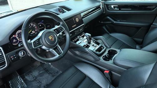 2023 Porsche Cayenne Platinum Edition