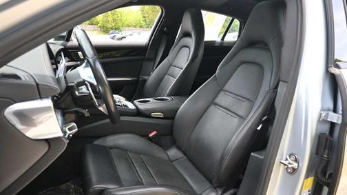 2018 Porsche Panamera 4