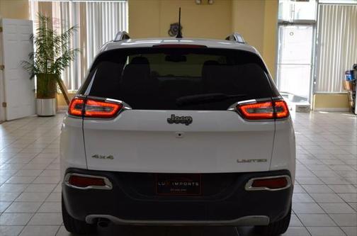 2016 Jeep Cherokee Sport