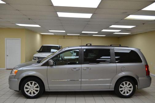 2016 Chrysler Town & Country Touring
