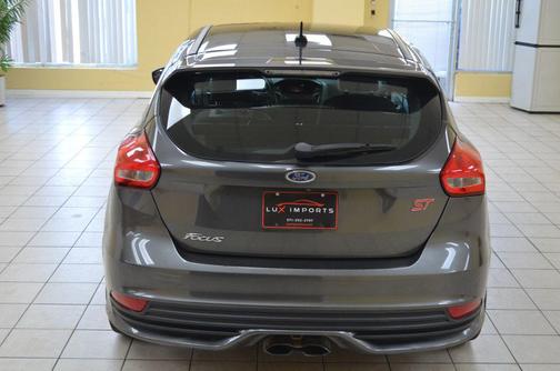 Gray 2016 Ford Focus ST