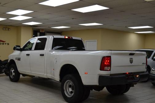White 2018 RAM 3500 Tradesman Crew Cab 4x4 8' Box