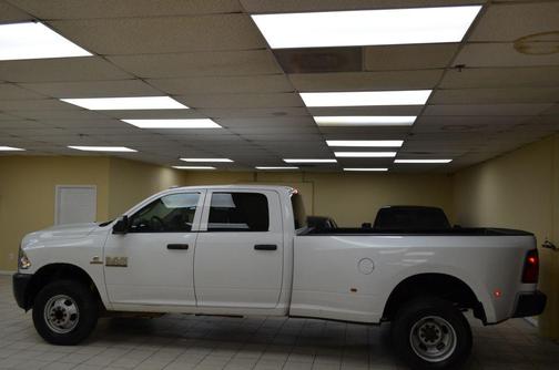 White 2018 RAM 3500 Tradesman Crew Cab 4x4 8' Box