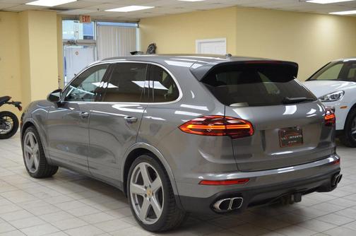 2017 Porsche Cayenne Turbo