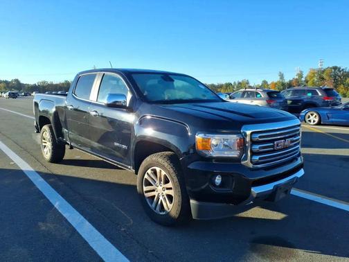 Black 2019 GMC Canyon SLT
