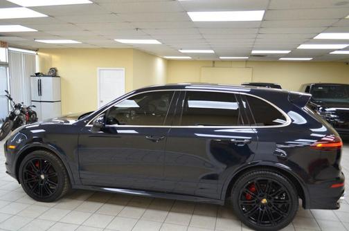 2016 Porsche Cayenne GTS