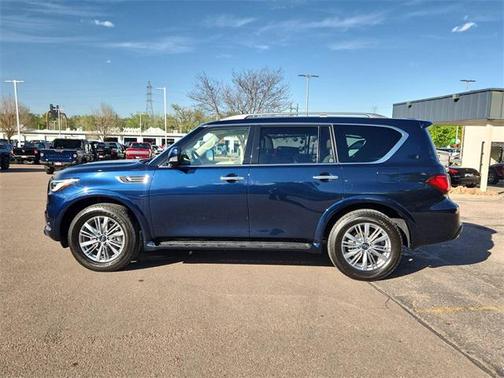 2023 INFINITI QX80 Luxe