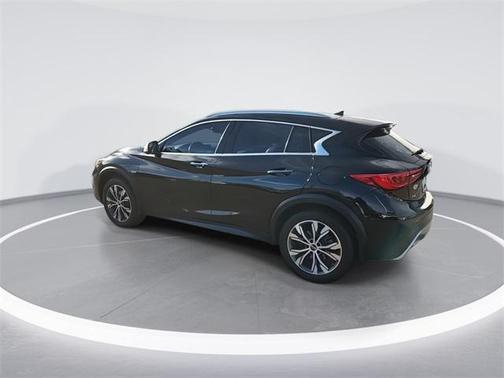 2017 INFINITI QX30 Premium