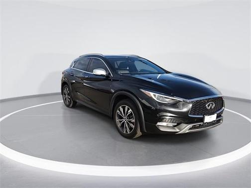 2017 INFINITI QX30 Premium