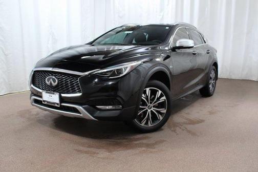 2017 INFINITI QX30 Premium