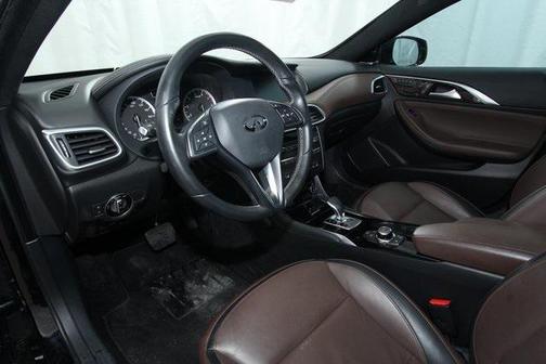 2017 INFINITI QX30 Premium