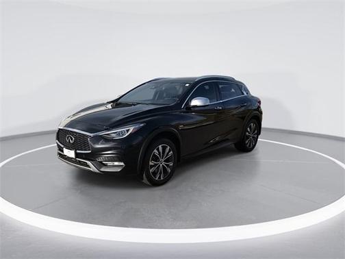 2017 INFINITI QX30 Premium