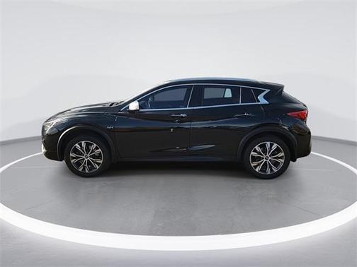 2017 INFINITI QX30 Premium