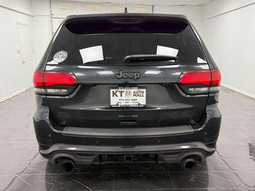 Brilliant Black Crystal Pearlcoat 2016 Jeep Grand Cherokee SRT