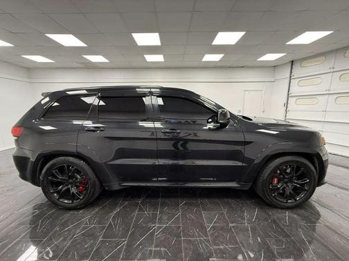Brilliant Black Crystal Pearlcoat 2016 Jeep Grand Cherokee SRT