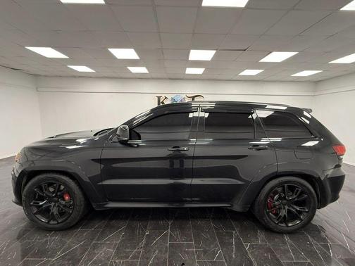 Brilliant Black Crystal Pearlcoat 2016 Jeep Grand Cherokee SRT