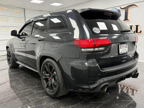 Brilliant Black Crystal Pearlcoat 2016 Jeep Grand Cherokee SRT