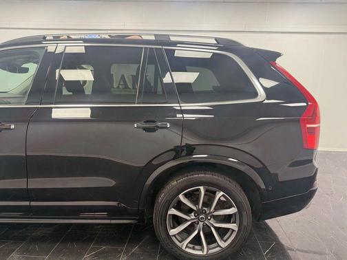2019 Volvo XC90 T6 Momentum