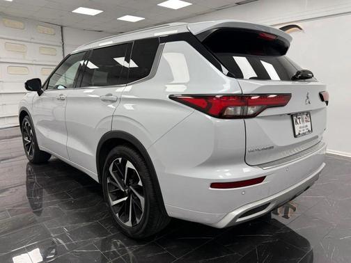 Alloy Silver Metallic 2022 Mitsubishi Outlander SP