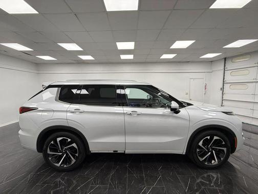 Alloy Silver Metallic 2022 Mitsubishi Outlander SP