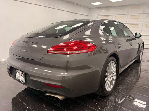 2014 Porsche Panamera 4