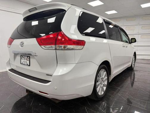 Blizzard Pearl 2012 Toyota Sienna Limited