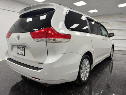 Blizzard Pearl 2012 Toyota Sienna Limited