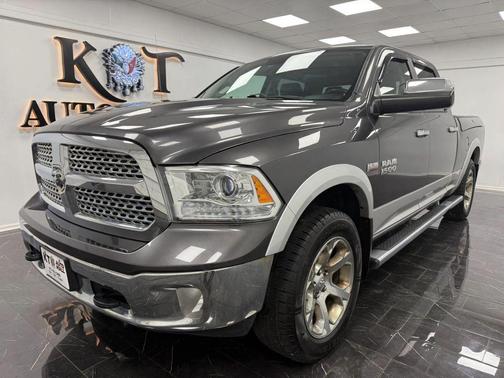 Granite Crystal Metallic Clearcoat 2017 RAM 1500 Laramie