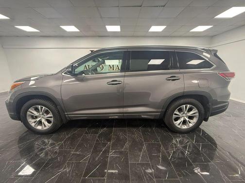 PEWTER 2015 Toyota Highlander XLE