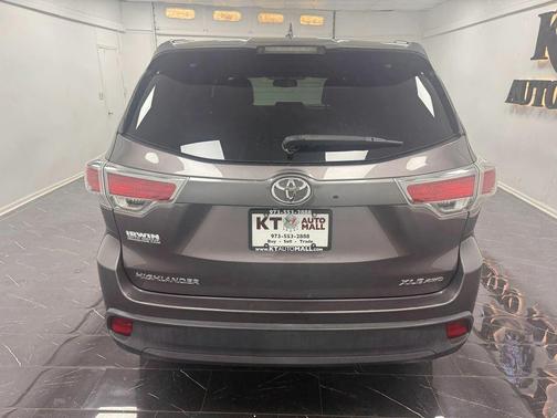 PEWTER 2015 Toyota Highlander XLE