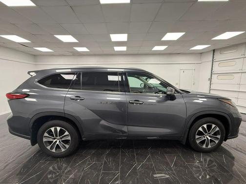 Magnetic Gray Metallic 2020 Toyota Highlander XLE