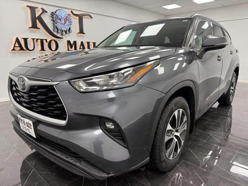 Magnetic Gray Metallic 2020 Toyota Highlander XLE