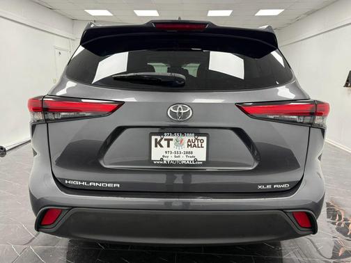 Magnetic Gray Metallic 2020 Toyota Highlander XLE