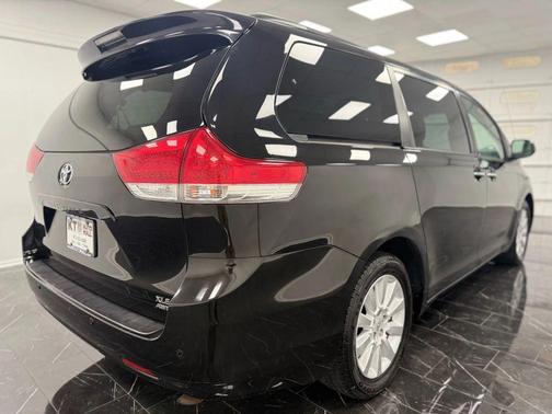 2012 Toyota Sienna XLE
