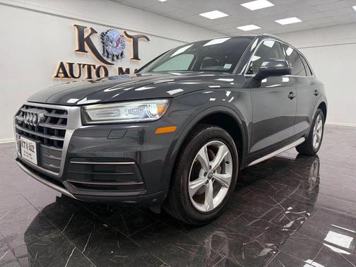 Manhattan Gray Metallic 2020 Audi Q5 45 Titanium Premium