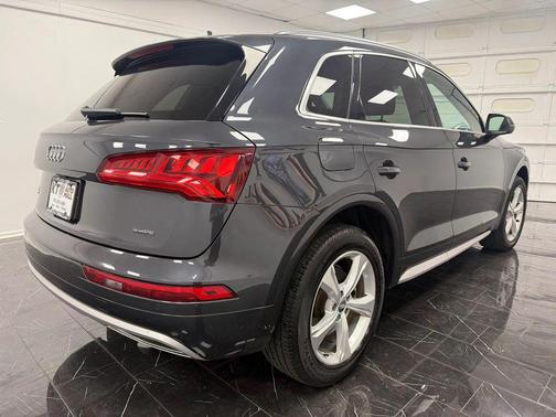 Manhattan Gray Metallic 2020 Audi Q5 45 Titanium Premium