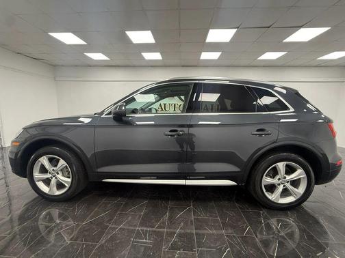 Manhattan Gray Metallic 2020 Audi Q5 45 Titanium Premium