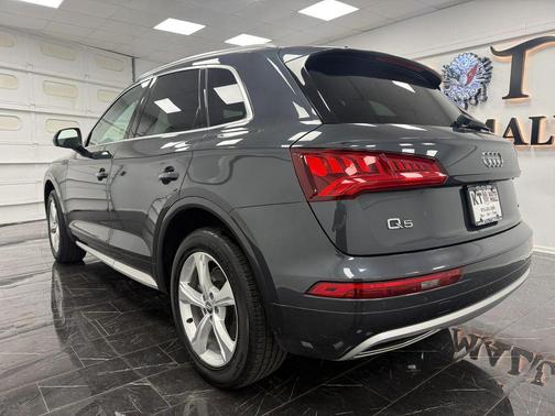 Manhattan Gray Metallic 2020 Audi Q5 45 Titanium Premium