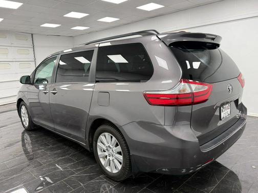 Predawn Gray Mica 2017 Toyota Sienna XLE