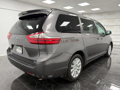 Predawn Gray Mica 2017 Toyota Sienna XLE