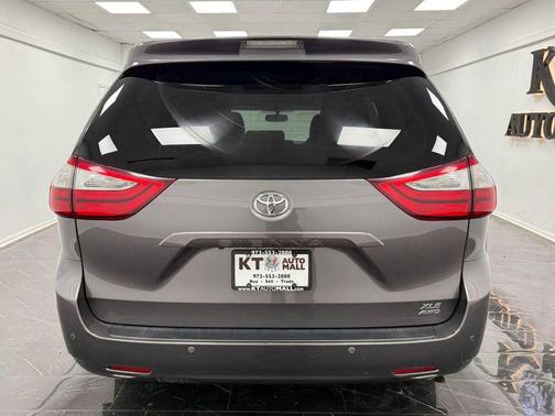 Predawn Gray Mica 2017 Toyota Sienna XLE