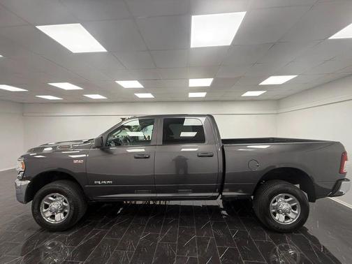 2020 RAM 2500 Tradesman Crew Cab 4X4 6'4' Box